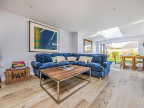 Gorgeous Coastal Family Home Pass The Keys
